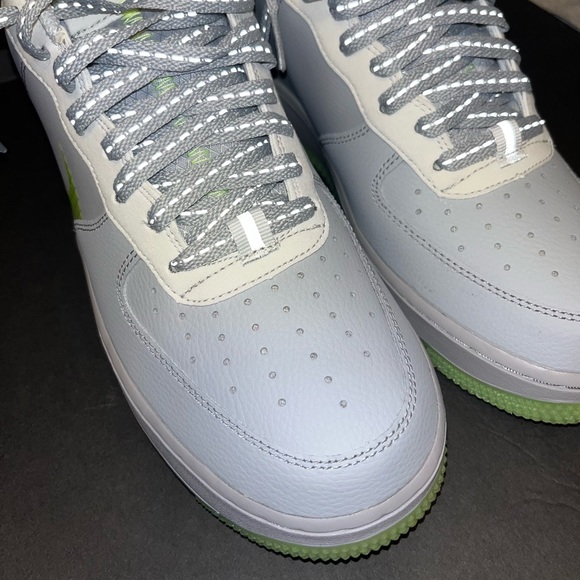 **SOLD**Nike Air Force 1 'Ghost Green' VOLT SWOOSH Wolf Grey Sneaker, Size 8.5M - Picture 5 of 9